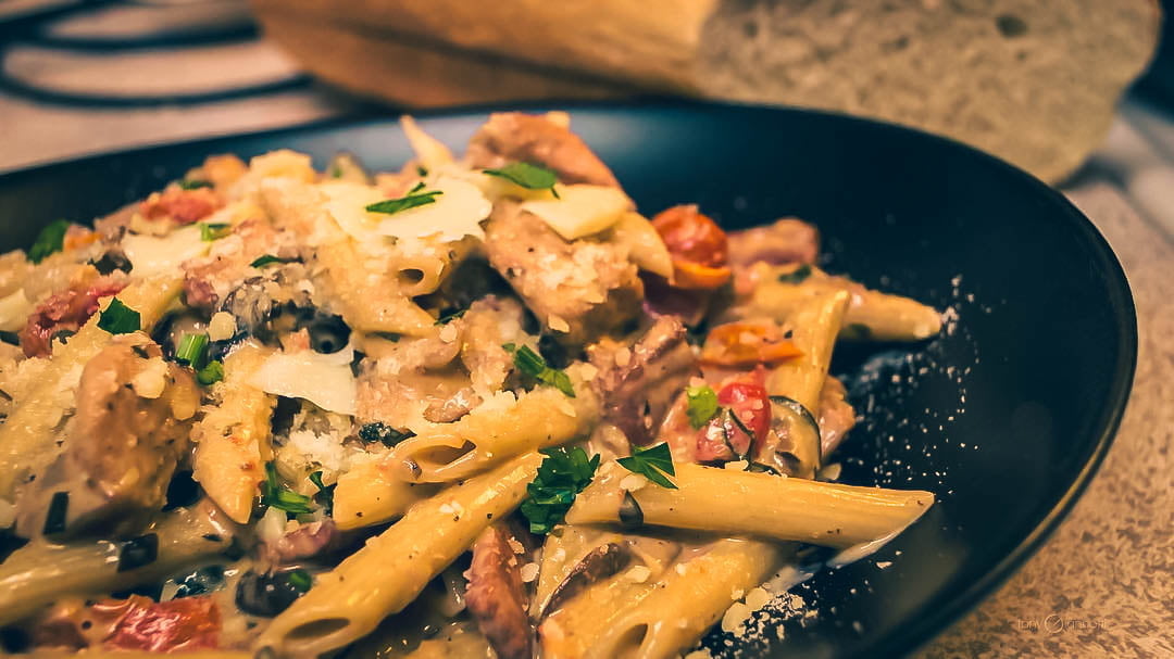 Creamy Chicken Bacon Mushroom Pasta | The Nommist